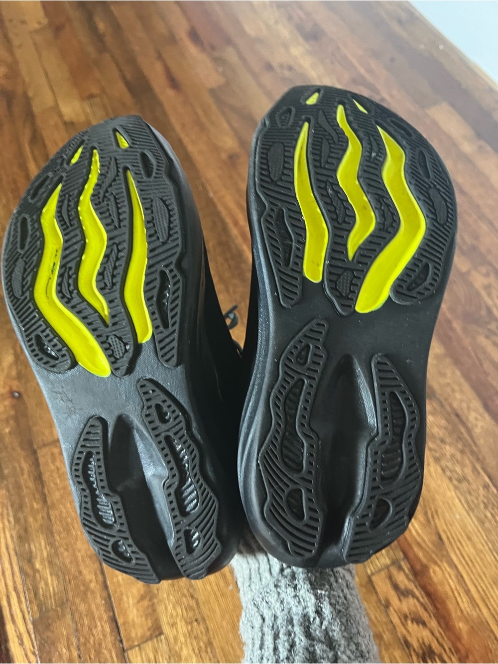 Brooks Black Shoe with Iridescent Green Accents - Picture 4 of 4